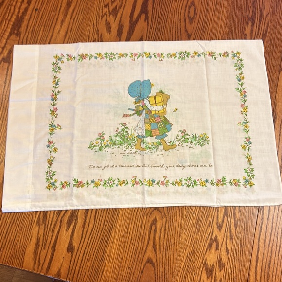2 Vintage 1970s Holly Hobbie Muslin Pillowcases by American Greetings Corp - Picture 4 of 12